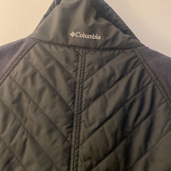 ColumbiaWomen's Black Quilted Vest - Picture 4 of 5